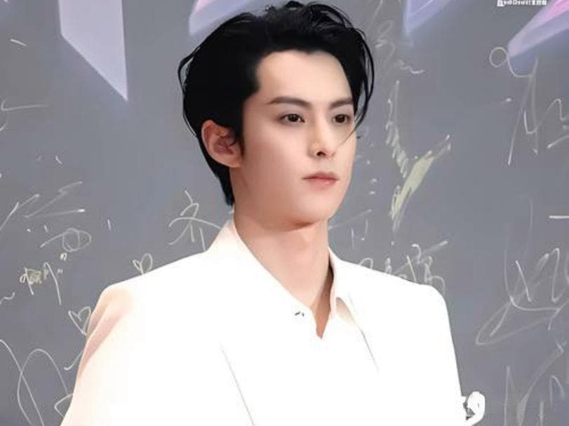王鹤棣虞书欣微博大会零互动，昔日CP如今形同陌路