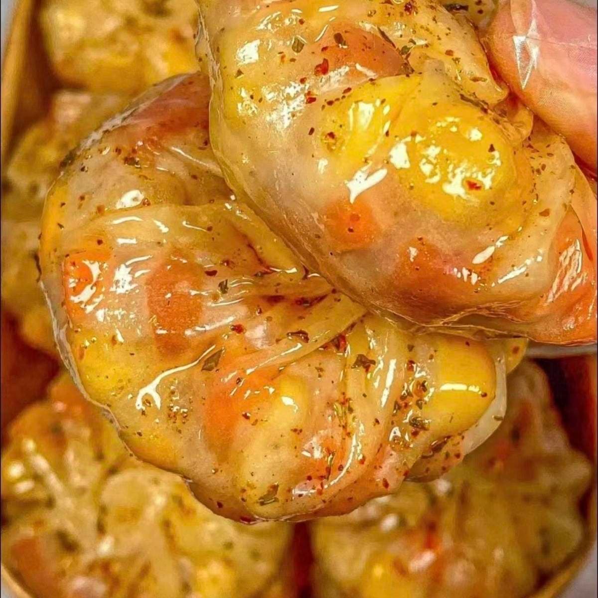 小笼包制作全揭秘：解锁晶莹剔透的美味秘籍！