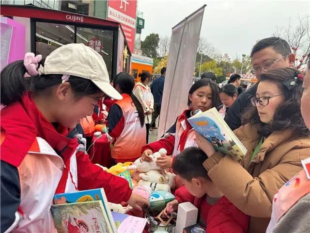这项志愿服务，他们一直在进行...