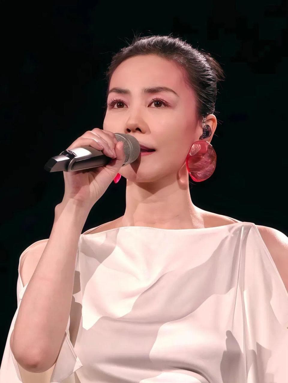 王菲再登春晚舞台：传奇继续！