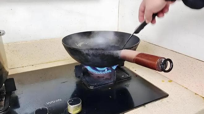 燃气灶左边为什么不能用来炒菜？看完涨知识了！