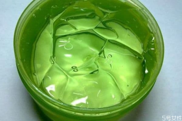 擦完芦荟胶还可以擦其它护肤品吗？芦荟胶与护肤品顺序全解析