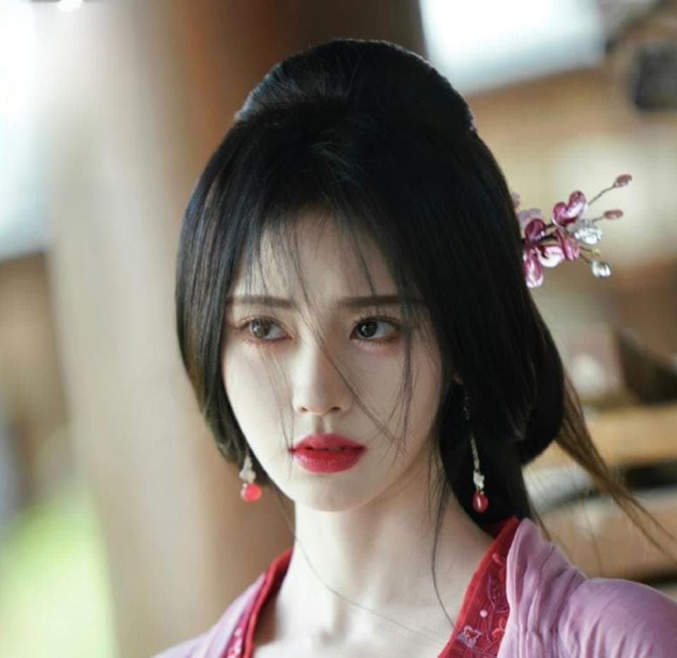 鞠婧祎新剧被指演技崩塌，半永久妆容成最大败笔