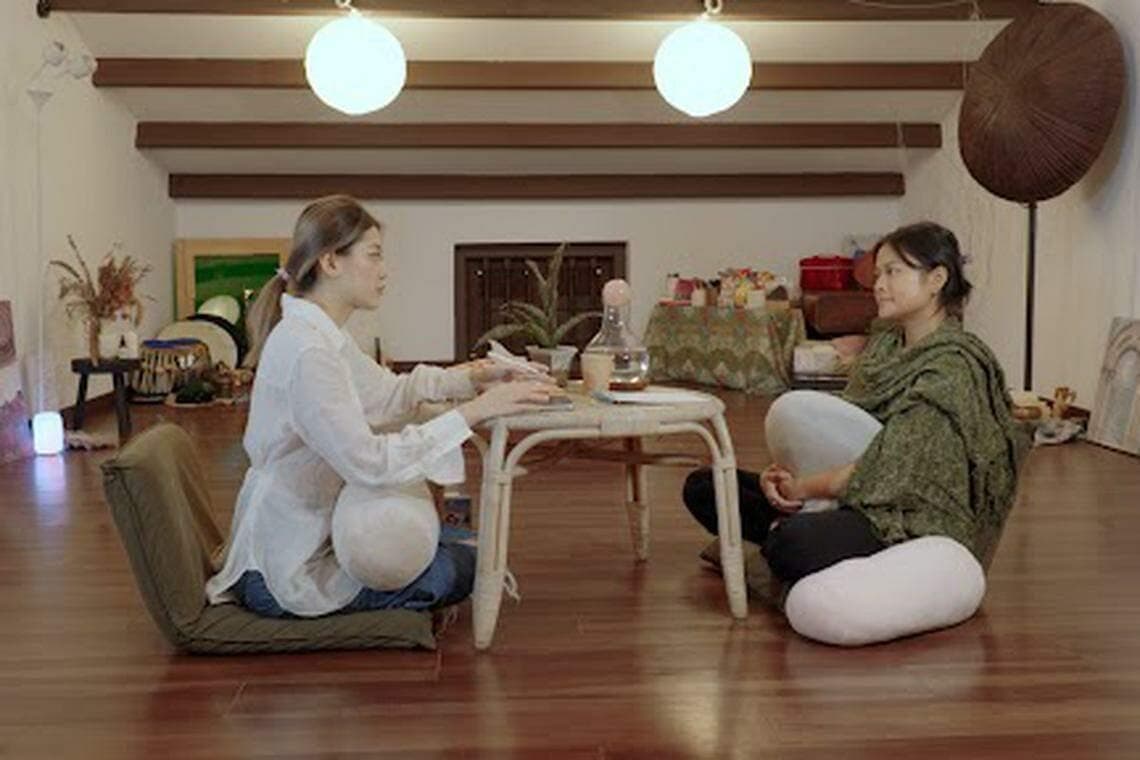 对前路感迷茫 新加坡青年寻求命理玄学指点