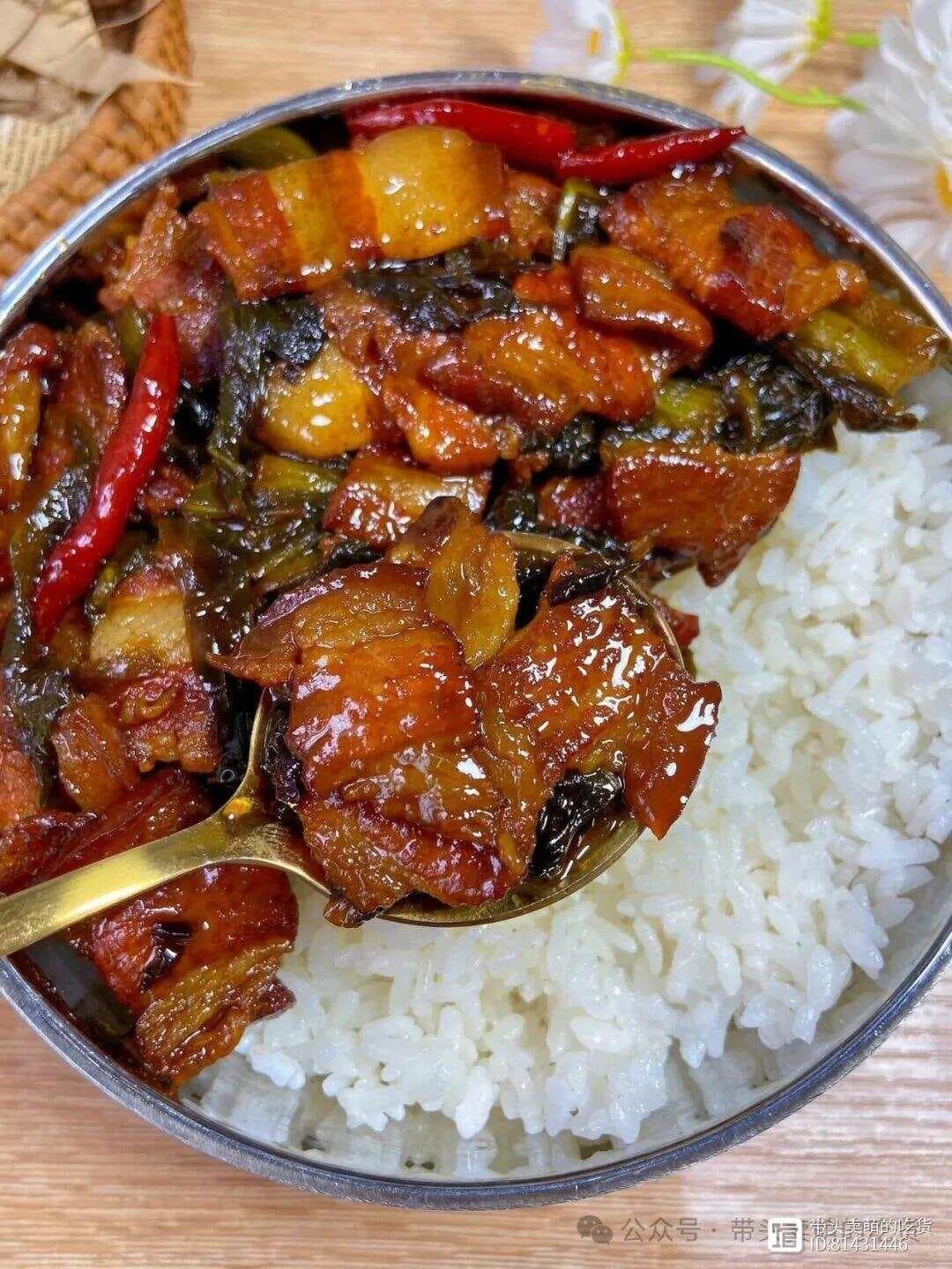 三道下饭菜：酸菜炒五花、酸辣土豆丝、肉末豆腐