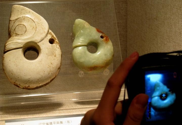 一代又一代中国考古人前赴后继……雪落红山5000年