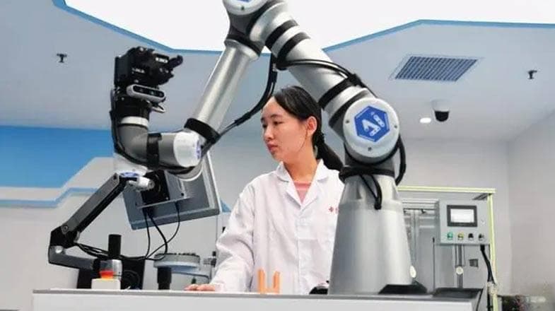 机器化学家“小来”8天完成688次实验，AI正重塑化学研究