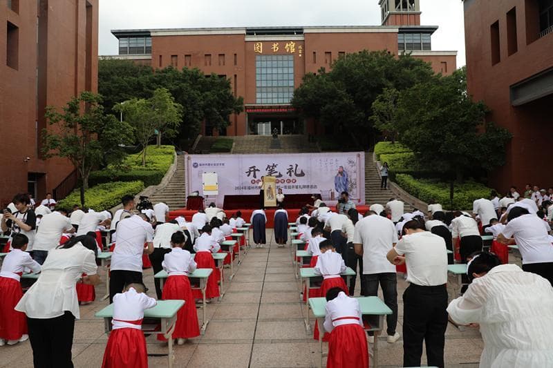 孔子诞辰日，我们如何传承尊师重教？