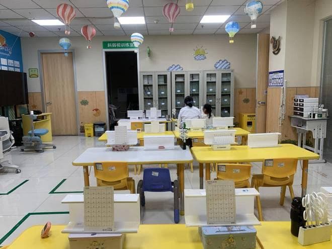 10次斜视术后视觉训练 重庆女孩摆脱“复视”困扰