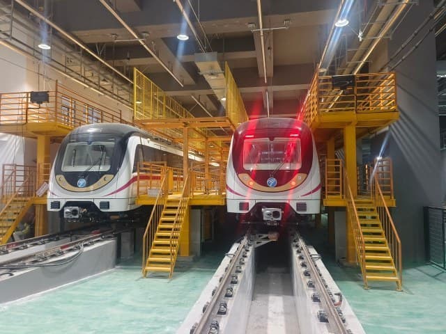 宁波轨道交通8号线进入动车调试阶段，国庆期间26000名建设者坚守一线