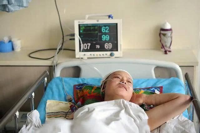 癌症患者一根烟都不能抽？医生告诫：过一次瘾，有些后果承受不起