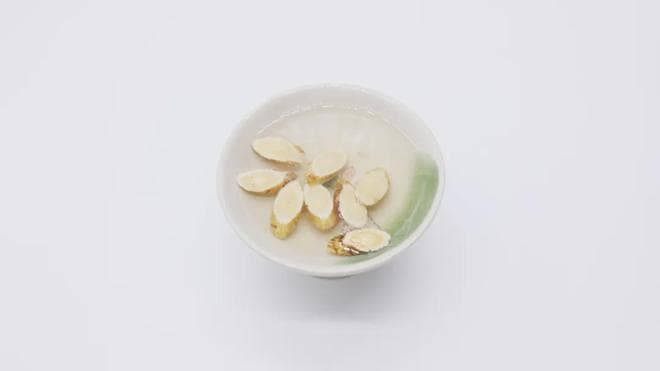 两味中药滋养润燥，一个补阴、一个补阳，解决唇裂口干、皮肤干燥