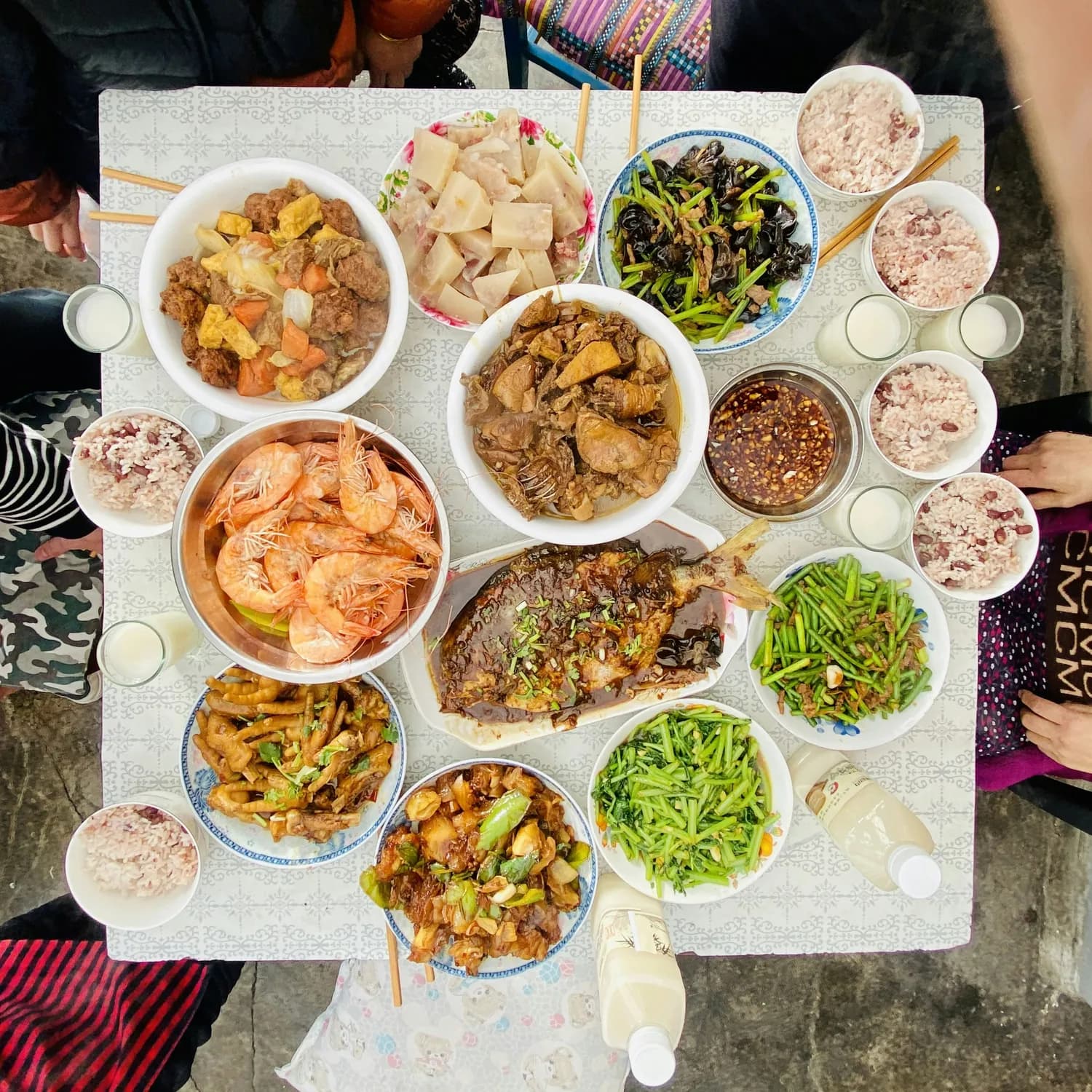 年夜饭谁来掌勺？传统与现代家庭的分工大不同