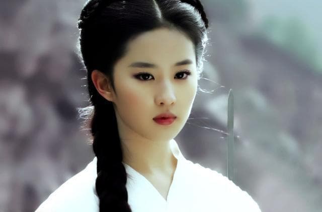 给女主角起名字，只服梁羽生，他笔下10大女主的名字比金庸还出彩