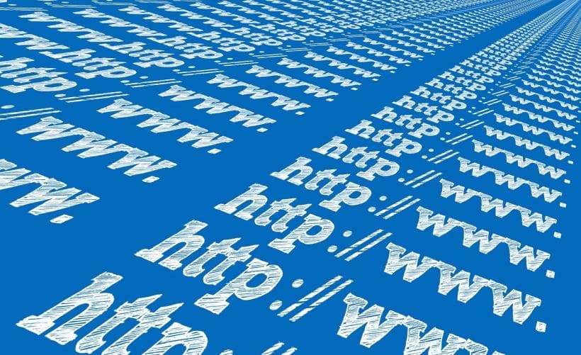 如何有效解决FileZilla中文件传输时出现的中文乱码问题？
