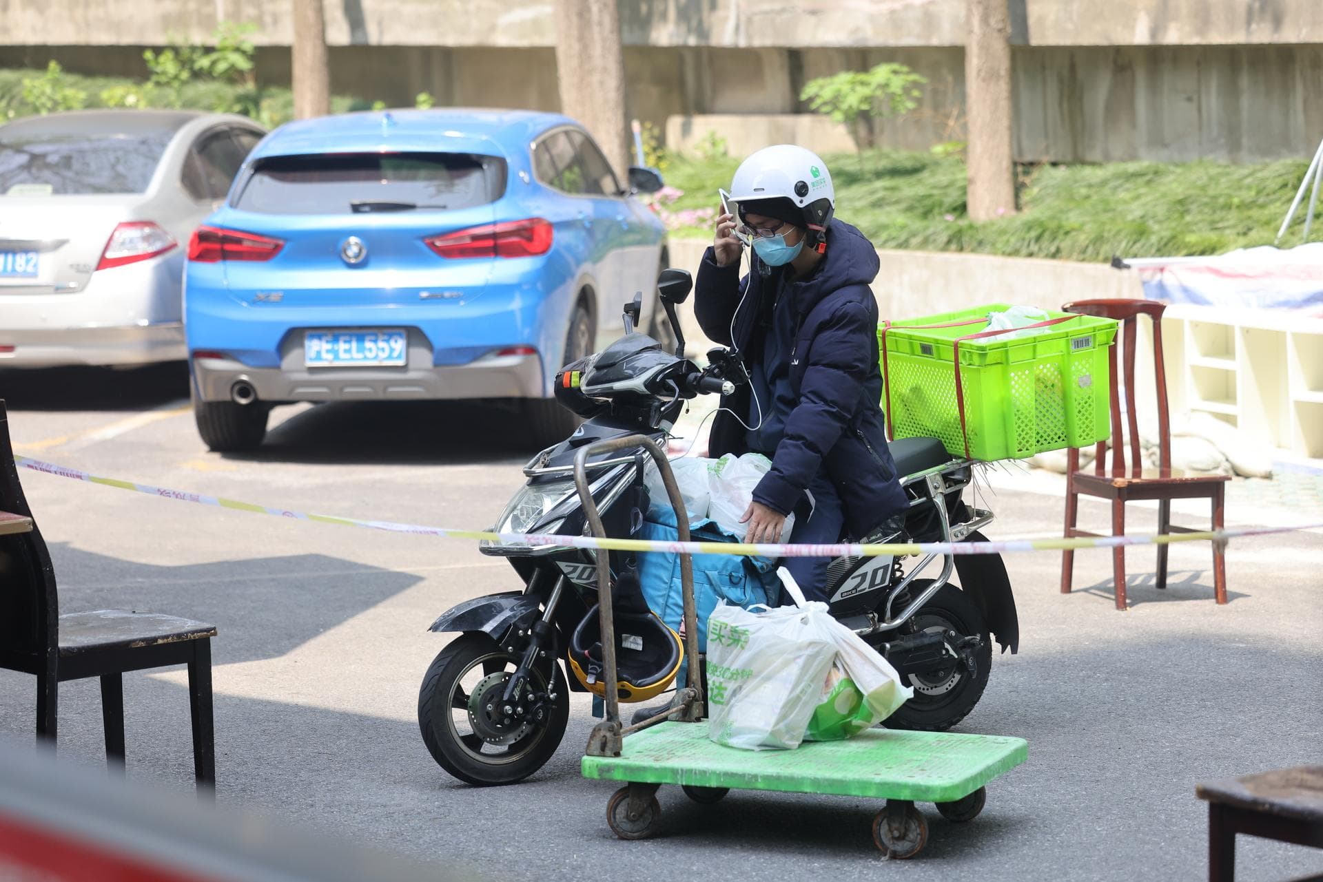 平台和小哥谁更需要社保？一财记者对话一线打工人