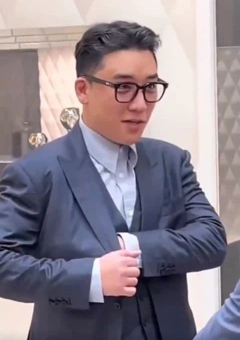李胜利现身杭州夜店引争议，大批粉丝现场支持
