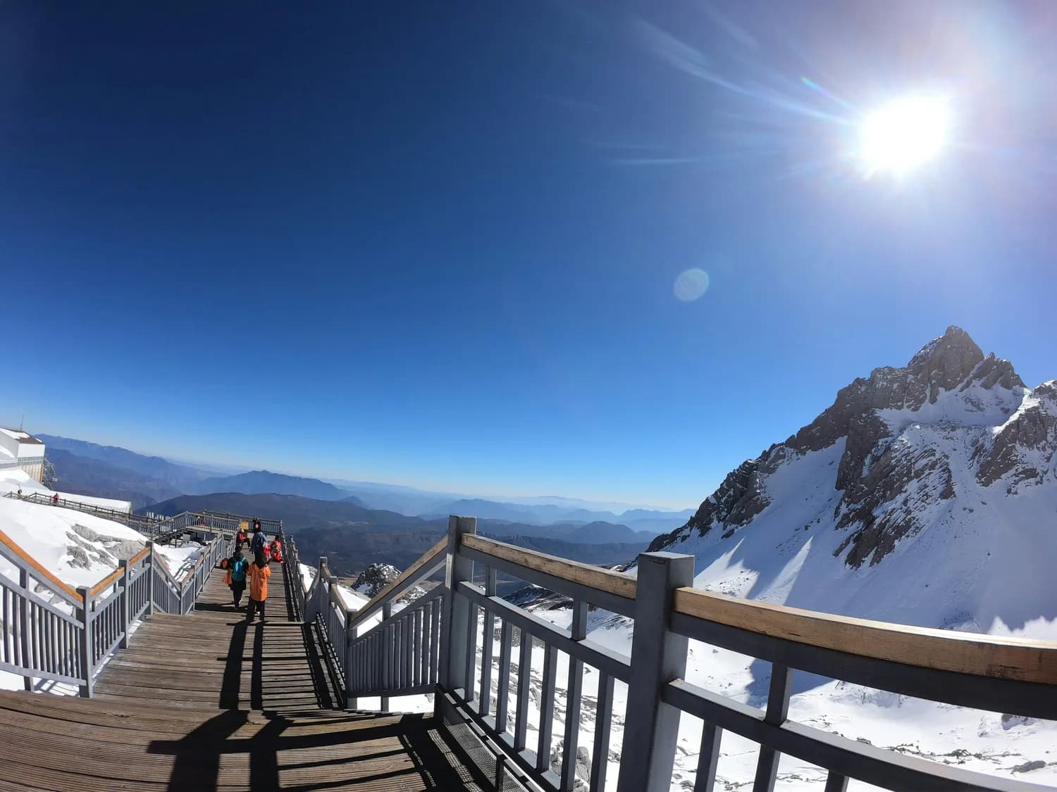 玉龙雪山：打卡绝美自然景观