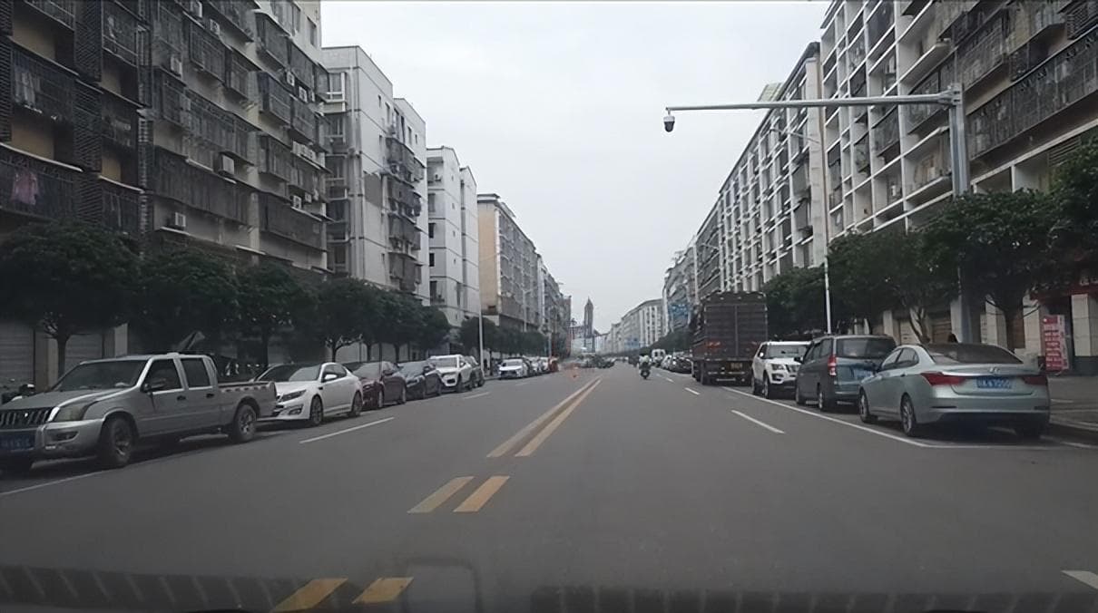 道路上的7种黄色交通标线：含义与使用规则全解析