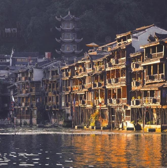 凤凰古城海拔多少米高？海拔背后的奇妙世界