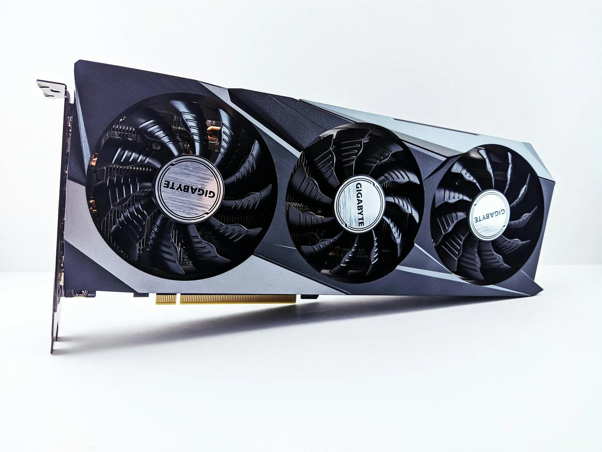 CUDA vs OpenCL vs Metal：GPU 加速霸权之战
