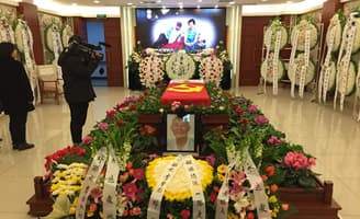 人死后，葬礼仪式是如何进行的？