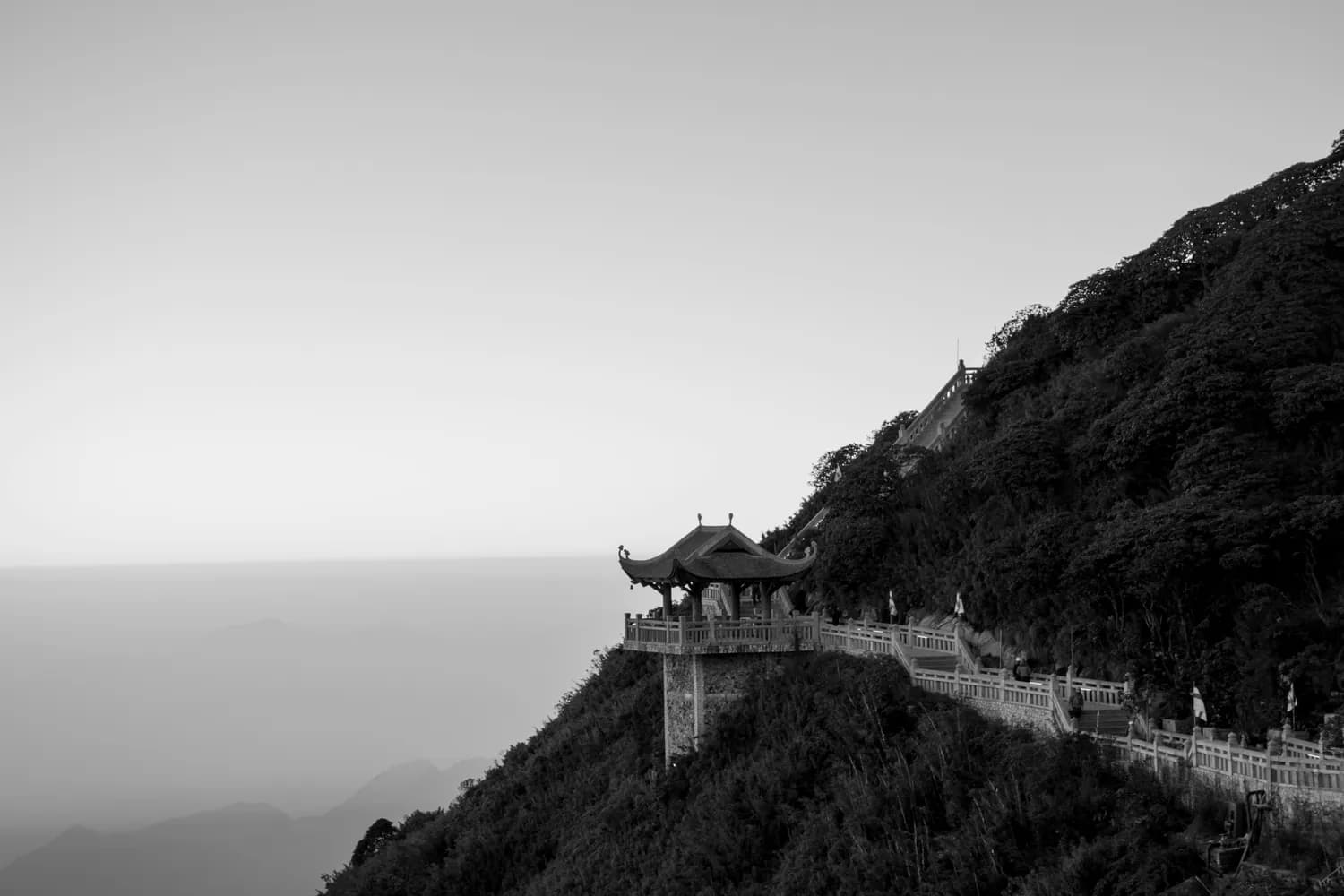 探秘湖北三大仙境：武当山、神农架、恩施大峡谷