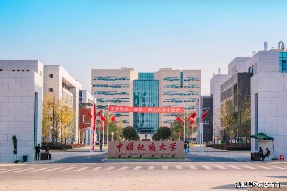 明明学生越来越少了，为何武汉还热衷于高校扩建？