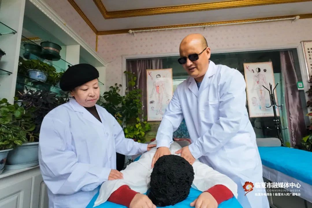 你是我的眼，我是你的腿！临夏市“自强不息”夫妻的励志故事