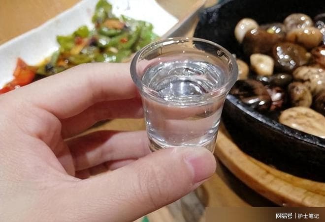 老人戒酒，相当于“作死”？人老了还要不要戒酒？医生一次性说清