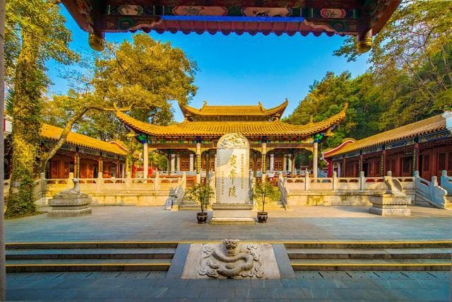广济寺简介：北京“内八刹”之一的历史与文化