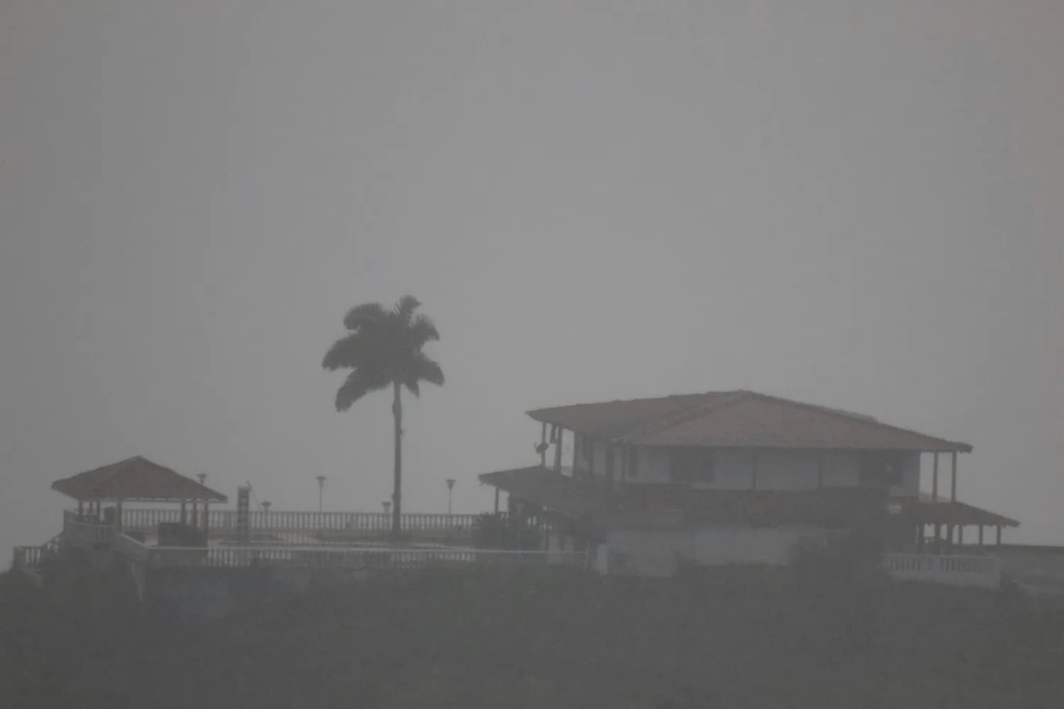 小满时节南北气候大不同：南方暴雨连连，北方高温晴热