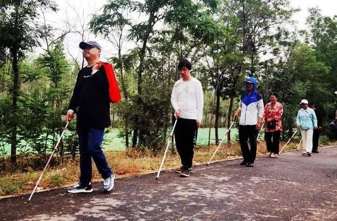 银川市帮助近千名视障者掌握“执杖走天涯”技能