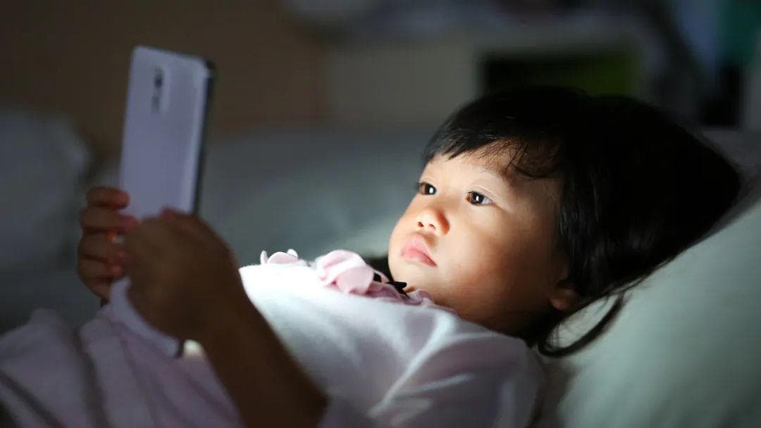 孩子入睡困难，都是哪些原因造成的？如何应对？
