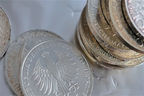 汇率如何计算出来的：揭秘汇率决定因素