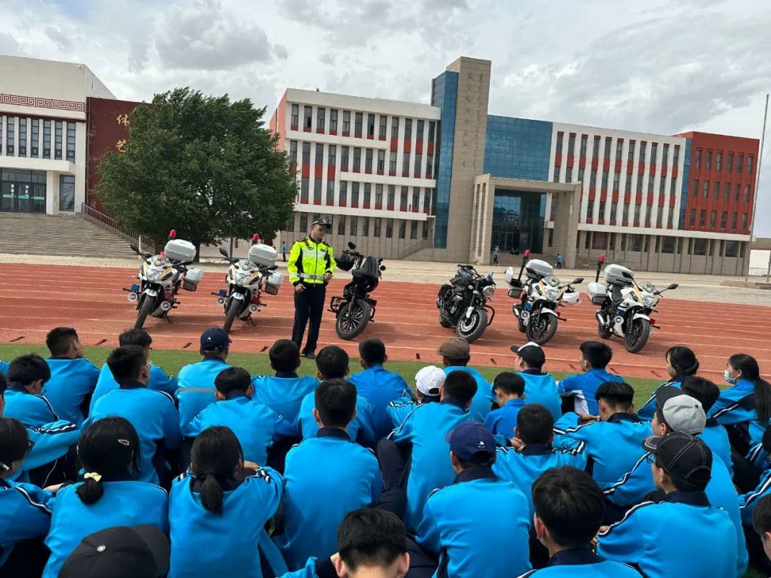 “飙车炸街”宣传进校园 警钟长鸣护安全