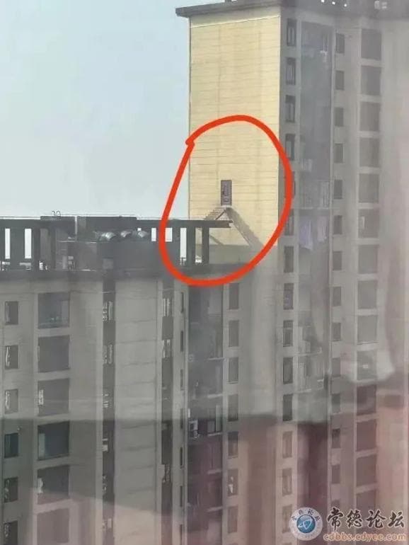 离谱！业主在28楼砸穿外墙造门，在此提醒→