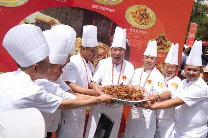 锅包肉的历史：从哈尔滨道台府到中俄文化交流的美食符号