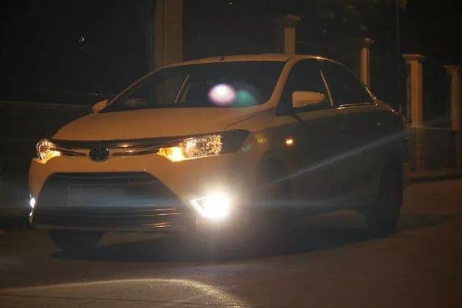 夜间行车灯光使用规范：远近光切换时机与防眩目技巧详解