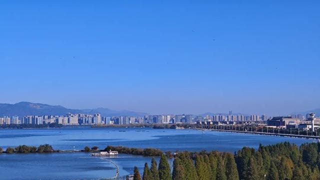 和“全能”的DeepSeek一起聊聊昆明