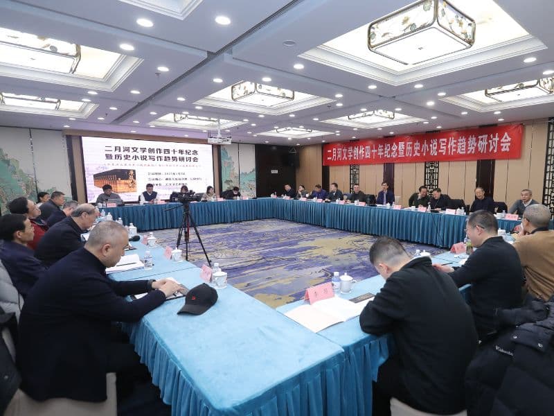 二月河历史小说：以文学重塑历史的典范