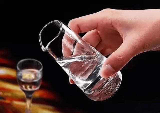 固态、液态、固液法白酒大不同？勾兑酒真相深度揭秘！