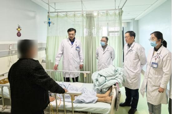 母亲因肠癌去世，亲兄弟俩肠道长满息肉！这种腺瘤性息肉会遗传！