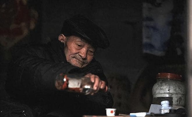 老年人戒酒，相当于慢性自杀？年纪大了该不该戒酒？医生给出建议