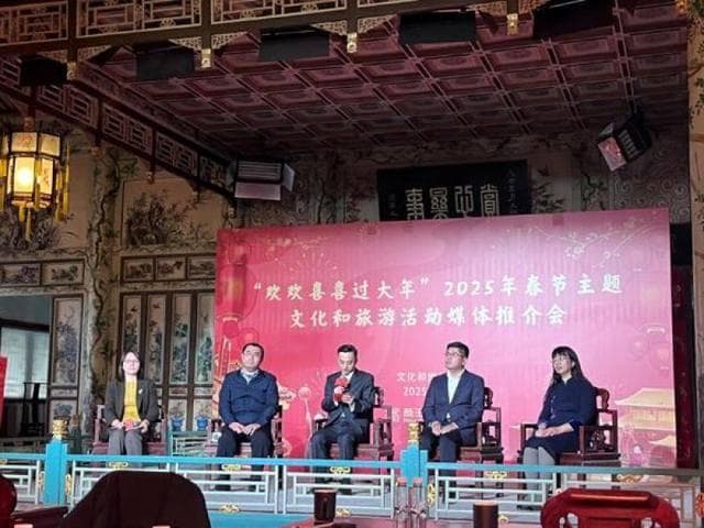 首个“非遗春节”推高主题游人气，南北游客双向奔赴交换“冬天”