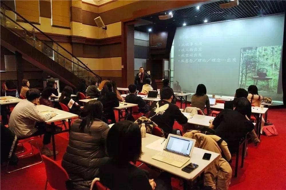 创意写作在当代文学教育中的可能形式与实践途径