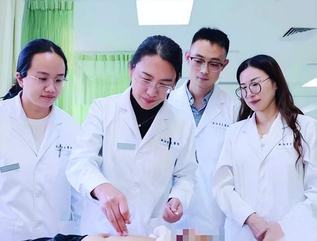 中西医“相向而行” 寻找百姓健康更优解