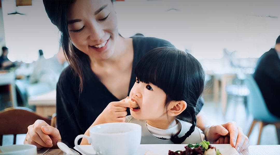 为什么孩子总喜欢黏着妈妈？真相别太晚知道