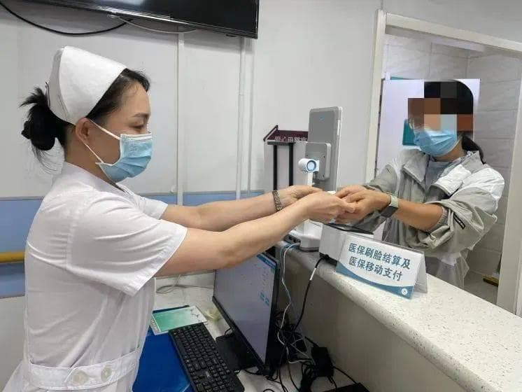 “诊间结算”让群众就医便捷高效