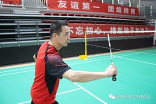 羽毛球怎么握拍「羽毛球小白怎么练习握拍」